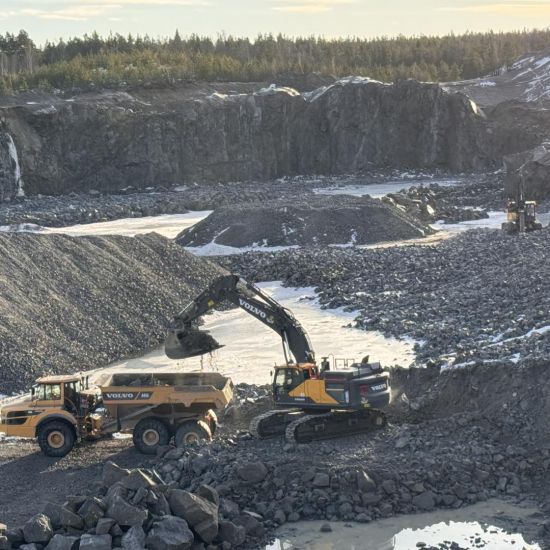 Volvo EC380EL och Volvo A45G